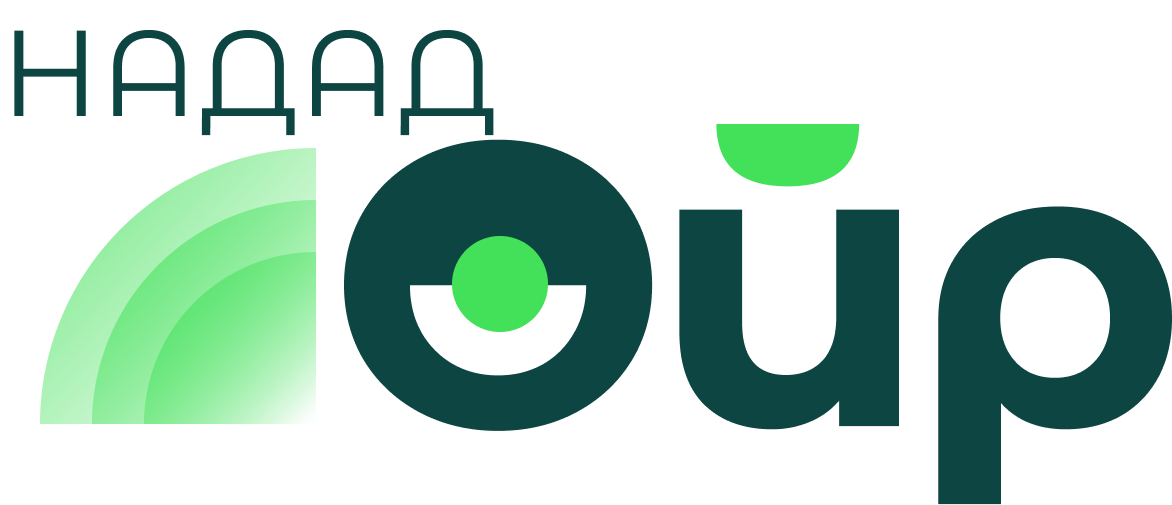 The final lockup. НАДАД in dark green caps above, three translucent green radar arcs fanning out beneath it, and Ойр large in a rounded dark green face with a bright green dot inside the O and a bright green breve over the й.